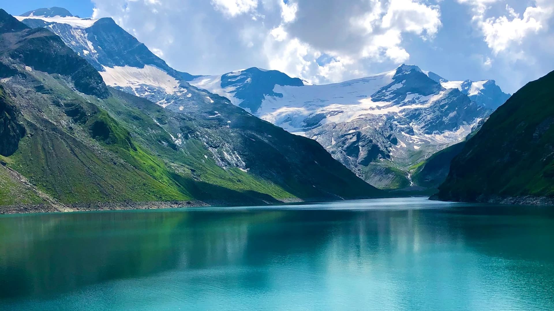 The surface is calm before the heat builds, Yusuf Konakci on Unsplash